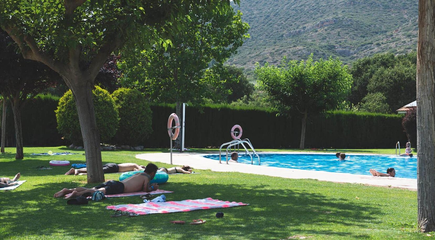 La Noguera Camping Sant Llorenc de Montgai Экстерьер фото