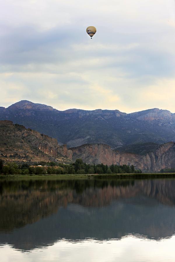 La Noguera Camping Sant Llorenc de Montgai Экстерьер фото